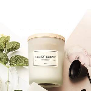 Ensemble cadeau de bougies parfumées à la cire de soja, avec étiquettes privées, en verre givré naturel, couvercle en bois, plans d'usine WELLNESS Candles - Product Image 3