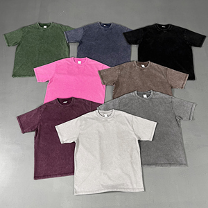 T-shirt épais pour homme avec finition vintage délavée de neige, coupe structurée et streetwear en détresse - Product Image 2