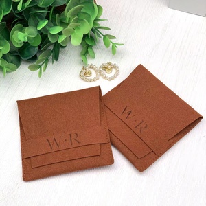 Bolsas de Joyería con Solapa y Logotipo en Relieve, de Microfibra Marrón, Marca JUNE Fashion - Product Image 4