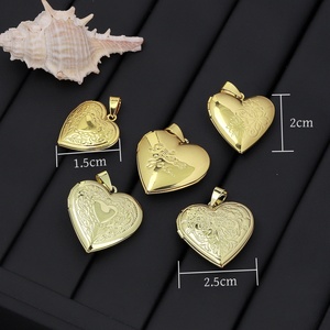 Collier pendentif JXX personnalisé plaqué or 18 carats, style vintage, gravé de fleurs, motif floral en forme de cœur - Product Image 1