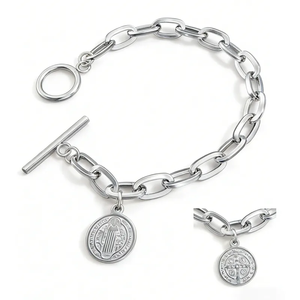 Bracelet tendance en croix de Saint-Benoît, conçu avec une chaîne en acier inoxydable 304 plaqué or 18 carats, chaîne en forme de trombone, bijoux décontractés pour tous les jours - Product Image 6