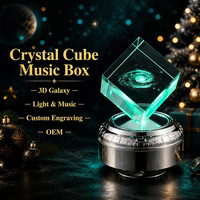 Boîte à musique en cristal K9, cube rotatif, 18 notes, lumière musicale, base en bois, gravure au laser, design personnalisé, mouvement Sankyo, à remonter