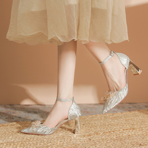 Zapatos de novia de satén con punta en pico y bordado floral, elegantes tacones altos con correa en el tobillo para novia y damas de honor, modelo 7500B-146 - Product Image 2