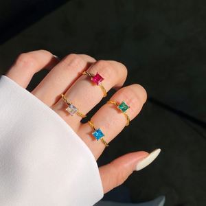Anillo Dylam Charm Tiny de Plata de Ley 925 Chapado en Oro de 18K con Circonita Cúbica 5A, Diseño Cuadrado Trenzado y Elegante para Mujer, Joyería Diaria y de Boda - Product Image 2