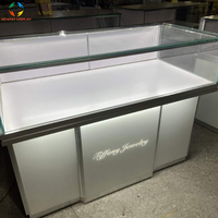 Kiosque de bijoux en verre trempé super transparent élégant de luxe Affichage LED Éclairage en aluminium Vitrine de bijoux pour magasin