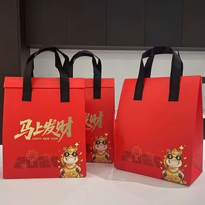 ถุงเก็บความเย็นแบบใช้แล้วทิ้งสำหรับใส่อาหารกลางวัน พิมพ์โลโก้ได้  วัสดุไม่ถักทอ ปิดผนึกด้วยเทปสองหน้า สำหรับส่งชานม ไอศกรีม - Product Image 1