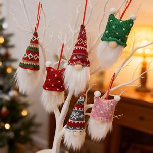 Juego de 3 Adornos Navideños de Gnomos de Tela con Diseño Moderno para Colgar - Product Image 3