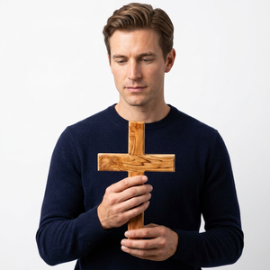 Croix en bois d'olivier faite à la main |   Croix en bois de la Terre Sainte |   Décoration murale religieuse sculptée et décor de prière - Product Image 3