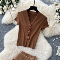 Ensemble deux pièces élégant pour femme, col en V, haut à manches courtes, jupe midi fluide taille haute, tenue ajustée pour le quotidien