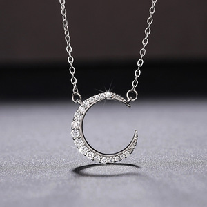 Collana con ciondolo a forma di luna, placcata in oro bianco, con strass di cristallo, per donna, regalo romantico, gioielli - Product Image 1