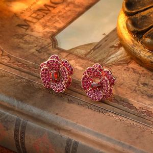 Pendientes de Botón Chapados en Oro de Moda para Mujer, Diseño Geométrico Retro de Palacio, Flor de Circonio, Regalo de Alta Gama - Product Image 5