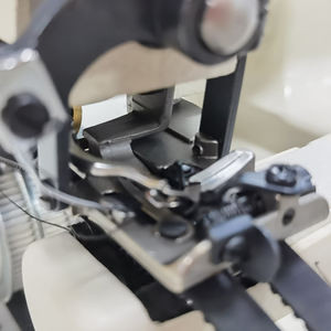 Machine à coudre industrielle à plat pour combinaisons de plongée, matériaux épais, fil dissimulé, équipement de couture en néoprène et caoutchouc, automatique RN-106TT - Product Image 4