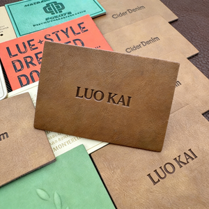 ป้ายหนังแท้ ป้ายหนังนูน ป้ายหนังสั่งทำ ป้ายหนังติดเสื้อผ้า แบรนด์เสื้อผ้ายีนส์ ราคาดีที่สุด - Product Image 1