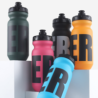 Bouteille d'eau potable à presser en plastique de 1000ml conçue sur mesure pour adultes pour le vélo, le camping et les sports.