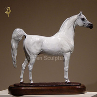 Sculpture de cheval creux en métal