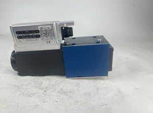 Control Hidráulico Proporcional Direccional 5WRPE5 WRPE10F1B70L-2XG24K0B5M 5WRPE 10 F1B 70L-2X/G24K0/B5M 0811402114 - Product Image 1