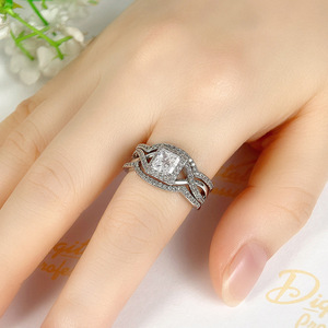 Set di Anelli per Coppie con Zirconi Quadrati, Eleganti Gioielli Abbinati per Matrimonio e Fidanzamento - Product Image 2