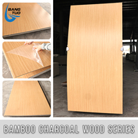 Panneaux muraux combinés en placage de bois de bambou et grille ondulée 3D incurvée, personnalisés en usine, pour la décoration murale intérieure