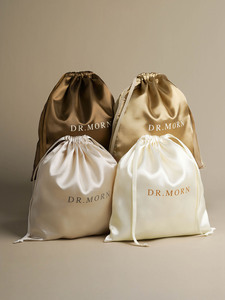 Pochette en <span class=keywords><strong>tissu</strong></span> de soie pour parfum, petite et luxueuse, <span class=keywords><strong>emballage</strong></span> <span class=keywords><strong>cadeau</strong></span>, bijoux, vêtements, logo personnalisé imprimé, <span class=keywords><strong>sac</strong></span> à cordon en satin anti-poussière - Product Image 4