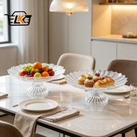 Présentoir à dessert moderne en verre transparent de style européen avec base surélevée, plateau à fruits et plateau de service pour les tables de la maison