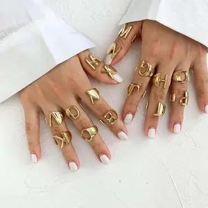 Europäischen Personalisierte 26 Buchstaben Ringe Punk Stil Öffnende Gold Silber Rose Gold Alphabet Finger Ringe