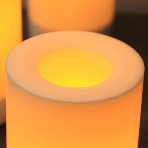 Bougie de camping en plein air à LED <span class=keywords><strong>solaire</strong></span>, 4x4 pouces, bougie <span class=keywords><strong>solaire</strong></span> blanche et ambre lisse avec mèche noire - Product Image 6