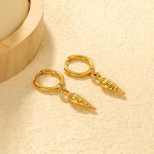 Pendientes de Aro Modernos Personalizados para el Verano, Joyería de Playa, Chapados en Oro de 18k, Acero Inoxidable Antideslustre, Pendientes Colgantes de Concha para Mujer - Product Image 4