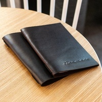 Menu de restaurant en cuir épais brun foncé pour hôtel, bar à café, couverture de menu en cuir A4 avec bande élastique