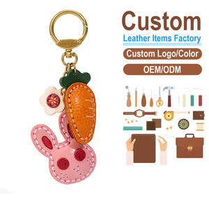 Porte-clés et breloque de sac en cuir véritable coloré, motif lapin et carotte, fait main, en cuir de vachette pleine fleur tanné végétal, pour voiture - Product Image 1