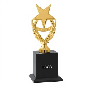 Trofeo ejecutivo premium diseñado para premios de liderazgo y programas de reconocimiento profesional, trofeo estrella con base negra. - Product Image 6