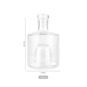 Bouteilles à vin <span class=keywords><strong>de</strong></span> fruits en verre transparent empilables <span class=keywords><strong>de</strong></span> forme unique <span class=keywords><strong>de</strong></span> 250 ml (8 oz) avec fond concave et bouchon en liège T pour whisky et spiritueux - Product Image 5