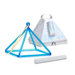 Pyramide chantante en quartz bleu triangulaire personnalisée par l'usine Jinfang avec maillet et sac de transport pour la guérison par le bain sonore et la méditation - Product Image 1