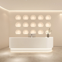 Comptoir de réception moderne en bois pour salons de beauté et de coiffure
