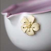 Coffret Cadeau Rose Fleur de Cerisier : Bol Chawan en Céramique, Fouet Chasen en Bambou, Cuillère Chashaku, Support pour Fouet, Tamis, Chiffon, Fouet à Matcha