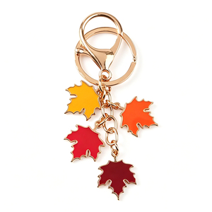 Porte-clés personnalisé en émail rouge feuille d'érable du Canada, plaqué or, souvenir touristique, cadeau de la Fête Nationale, breloque durable pour sac à dos - Product Image 3