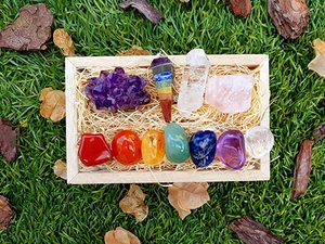 Kit de Cristales Curativos Premium en Caja de Madera - Juego de 7 Chakras, Piedras Pulimentadas, Cristal de Cuarzo con Péndulo de Amatista - Product Image 2