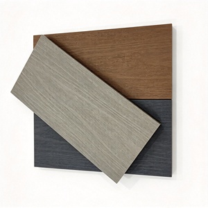 Tavole per decking standard australiano di alta qualità con texture in legno goffrato, pavimento solido in WPC per esterni, ideale per promenade costiere e marine. - Product Image 1
