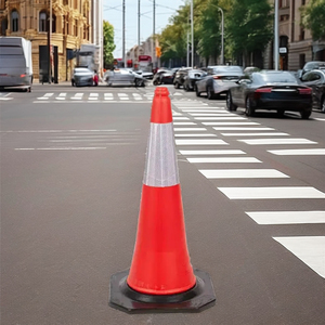 Vente en gros 75cm flexible PVC cône de signalisation rouge réfléchissant sécurité routière dispositif d'avertissement utilisation de la chaussée fait en plastique ruban réfléchissant - Product Image 3
