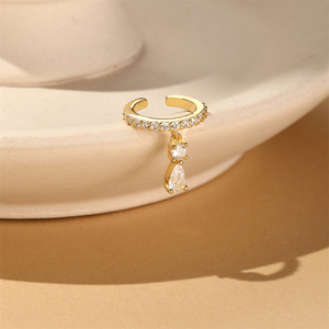 Pendiente de Oreja Clásico de Plata de Ley S925, Acabado Liso, Diseño Minimalista Atemporal - Product Image 2