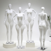 Mannequin féminin grande taille en plastique flexible, modèle européen original BBL, silhouette voluptueuse, poitrine et hanches généreuses, base en acier inoxydable