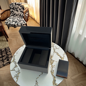Estuche <span class=keywords><strong>de</strong></span> Lujo <span class=keywords><strong>para</strong></span> Reloj con Logotipo Personalizado, <span class=keywords><strong>Caja</strong></span> <span class=keywords><strong>de</strong></span> <span class=keywords><strong>Madera</strong></span> Lacada en Negro Brillante con Interior <span class=keywords><strong>de</strong></span> Cuero PU Negro <span class=keywords><strong>para</strong></span> Viaje - Product Image 6