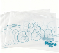 Sacs d'emballage pour vêtements en PE recyclable pour chaussettes et fourrures, sacs à fermeture éclair personnalisés imprimés avec fermeture éclair givrée et logo