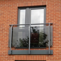 Système de garde-corps en verre trempé en acier inoxydable avec pince de fixation, balustrades et mains courantes au design moderne pour balcon en verre