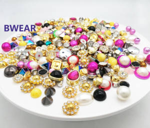 Nueva moda muestra directo de fábrica con incrustaciones de cristal de lujo al por mayor de plástico de cuentas de diamantes de imitación - Product Image 4