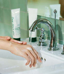 CICAMING พีลลิ่งเจล เฟซ เอ็กซ์โฟลิเอเตอร์สำหรับผิวแพ้ง่าย น้ำยาขจัดเซลล์ผิวที่ตายแล้วอย่างอ่อนโยน ทำความสะอาดรูขุมขนอย่างล้ำลึก - Product Image 3