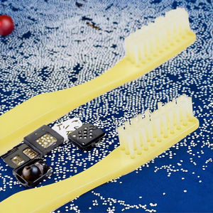 Cepillo de Dientes para Uso Doméstico, Cerdas Súper Limpias, Mango de Tamaño Mediano - Product Image 2