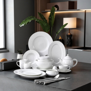 Ensemble <span class=keywords><strong>de</strong></span> <span class=keywords><strong>vaisselle</strong></span> en céramique européenne créative comprenant des assiettes et un saladier pour un usage quotidien - Product Image 1
