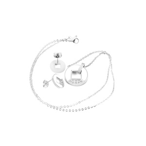 Set di Gioielli Trendy da Donna in Acciaio Inossidabile Placcato Oro 18K con Orecchini a Cerchio Delicati a Conchiglia e Zirconi e Collana a Moneta Rotonda - Product Image 4