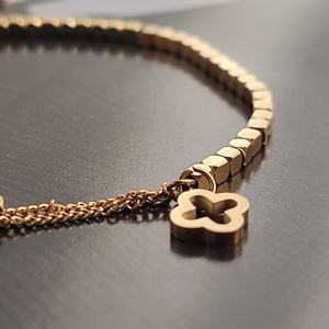 Nuevo Brazalete Exquisito con Trébol de Cuatro Hojas, Brazalete de Moda Ajustable con Cuentas Cúbicas para Mujer - Product Image 5