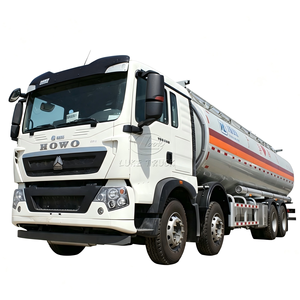 รถบรรทุกน้ำมันดีเซลแบบแมนนวลรุ่นใหม่ขายดี 25m³-38m³ Sinotruk รถบรรทุกอเนกประสงค์อัตโนมัติเต็มรูปแบบสำหรับเติมน้ำมันในรถก่อสร้าง - Product Image 1